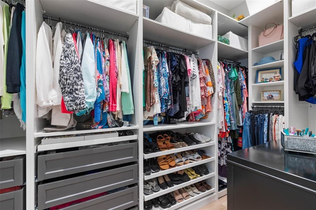 For Sale: $1,299,000 (3 beds, 2 baths, 2528 Square Feet)