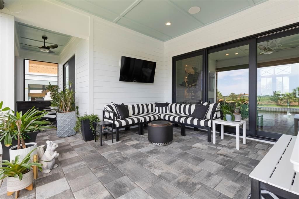 For Sale: $1,299,000 (3 beds, 2 baths, 2528 Square Feet)