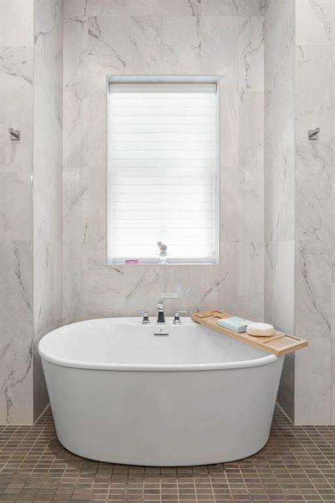 For Sale: $1,299,000 (3 beds, 2 baths, 2528 Square Feet)