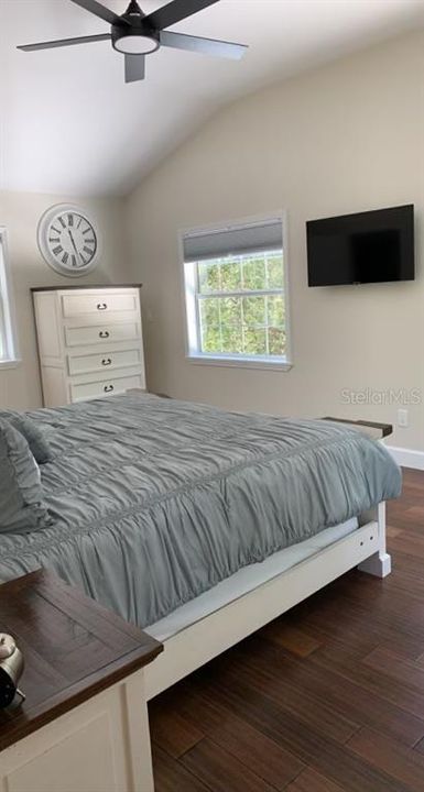 For Sale: $1,799,000 (2 beds, 2 baths, 1280 Square Feet)