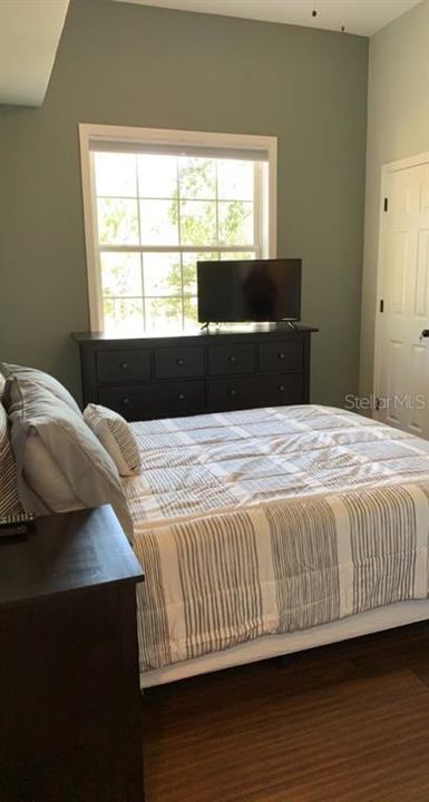 For Sale: $1,799,000 (2 beds, 2 baths, 1280 Square Feet)