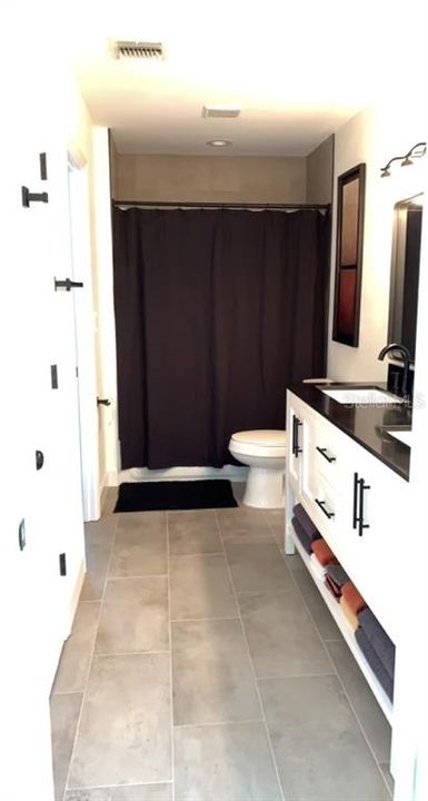 For Sale: $1,799,000 (2 beds, 2 baths, 1280 Square Feet)