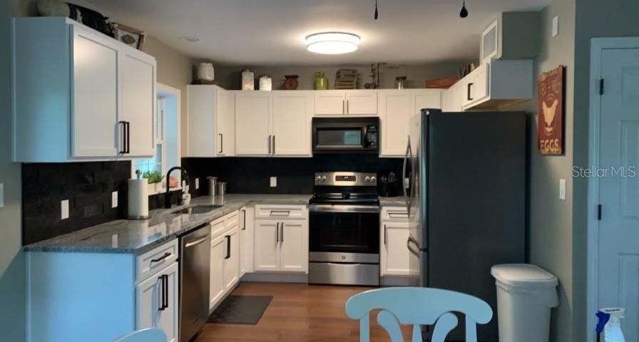 For Sale: $1,799,000 (2 beds, 2 baths, 1280 Square Feet)