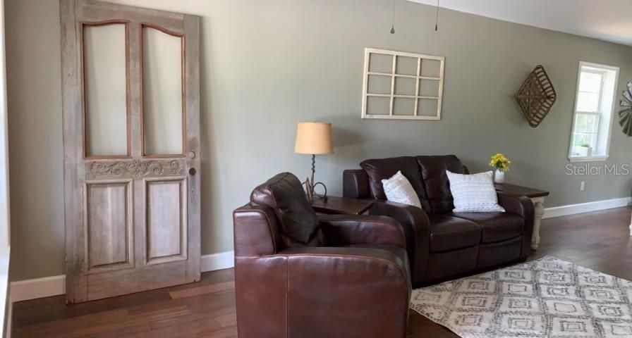 For Sale: $1,799,000 (2 beds, 2 baths, 1280 Square Feet)