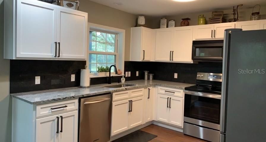 For Sale: $1,799,000 (2 beds, 2 baths, 1280 Square Feet)