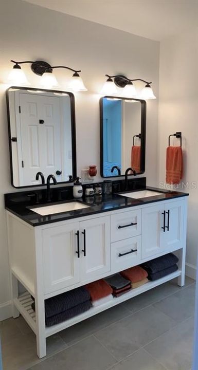 For Sale: $1,799,000 (2 beds, 2 baths, 1280 Square Feet)