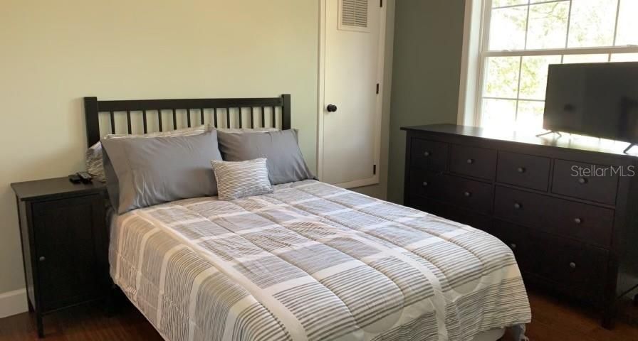 For Sale: $1,799,000 (2 beds, 2 baths, 1280 Square Feet)