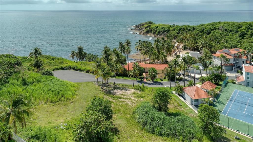 For Sale: $995,000 (0.28 acres)