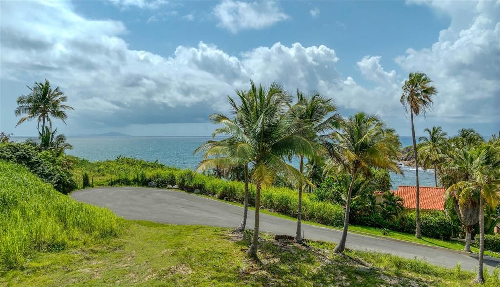 For Sale: $995,000 (0.28 acres)