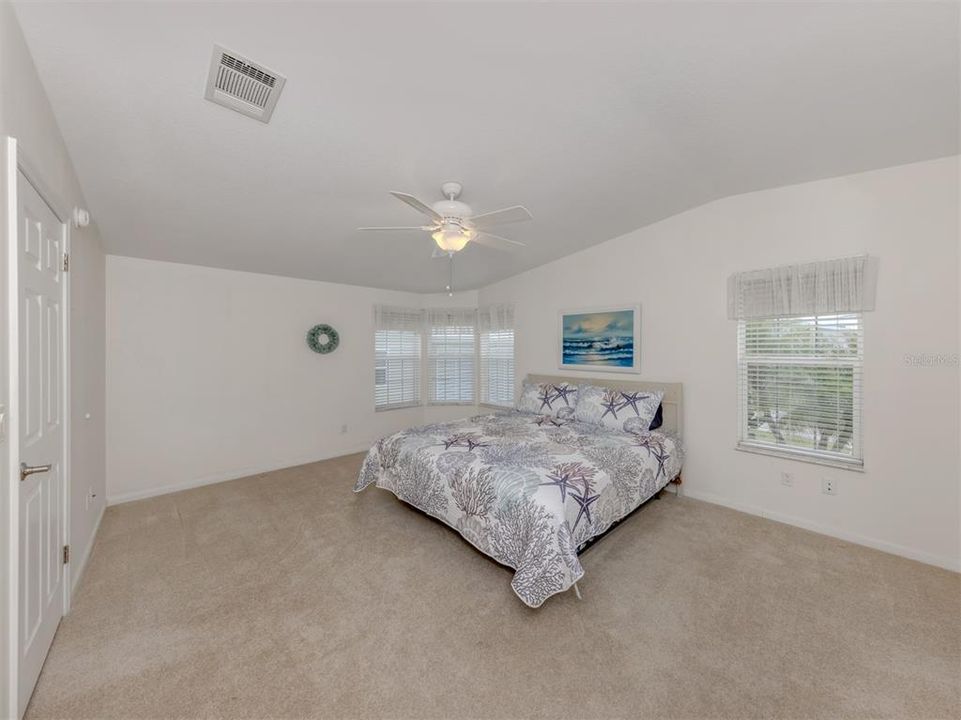 合同活跃: $239,900 (2 贝兹, 2 浴室, 1656 平方英尺)