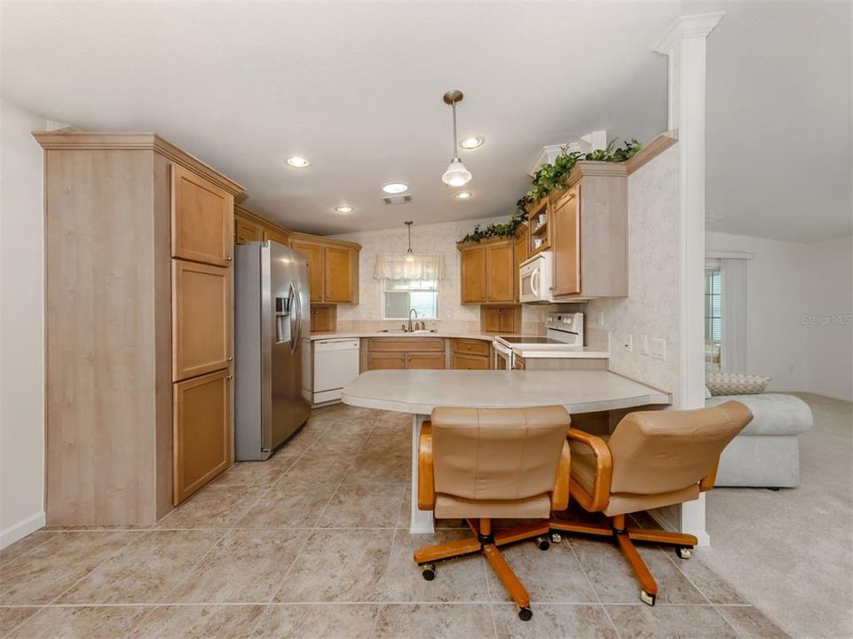 合同活跃: $239,900 (2 贝兹, 2 浴室, 1656 平方英尺)