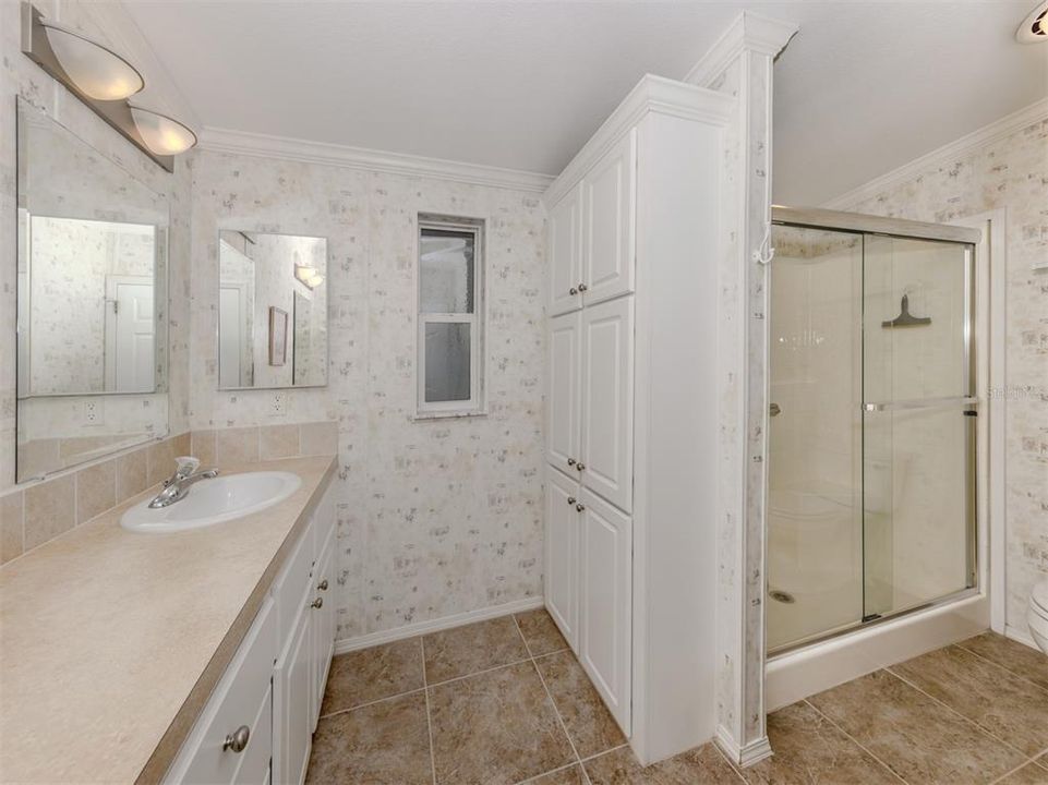 合同活跃: $239,900 (2 贝兹, 2 浴室, 1656 平方英尺)