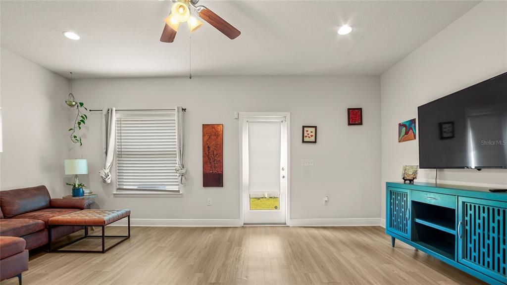 На продажу: $275,000 (3 спален, 2 ванн, 1496 Квадратных фут)