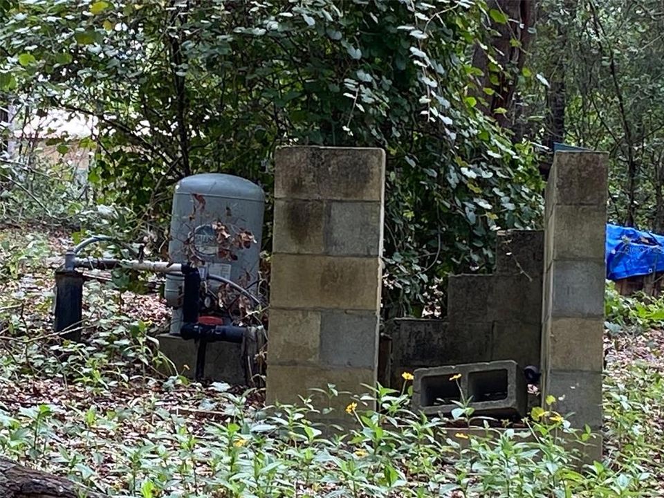 For Sale: $199,000 (3 beds, 1 baths, 888 Square Feet)