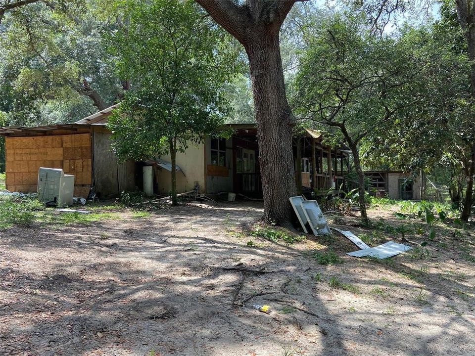 For Sale: $199,000 (3 beds, 1 baths, 888 Square Feet)