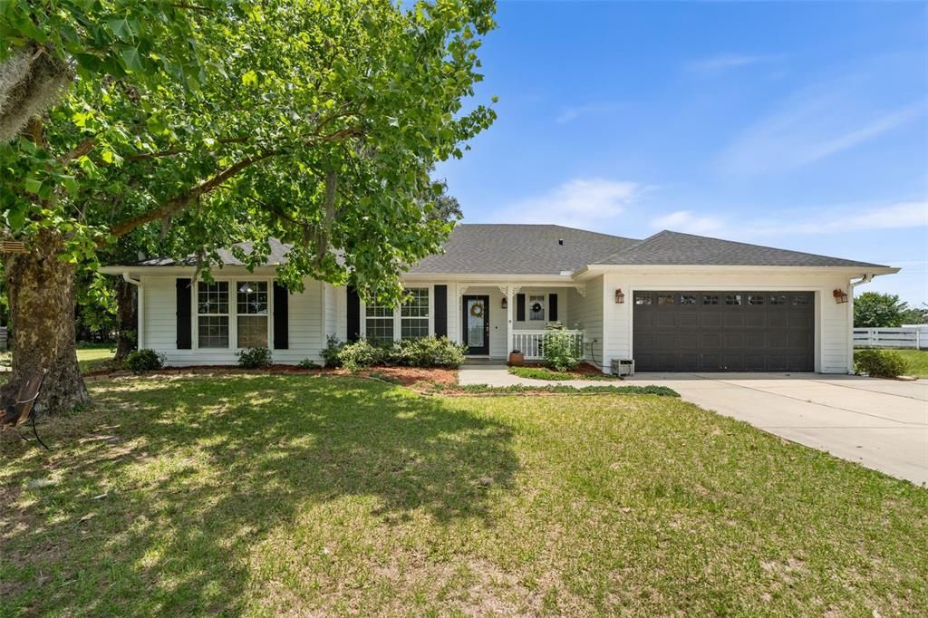 Recently Sold: $389,900 (3 beds, 2 baths, 1963 Square Feet)