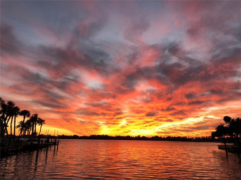 待售: $2,800,000 (4 贝兹, 3 浴室, 2748 平方英尺)