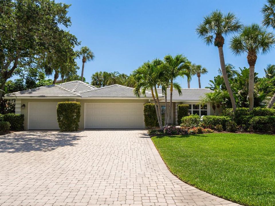 待售: $2,800,000 (4 贝兹, 3 浴室, 2748 平方英尺)