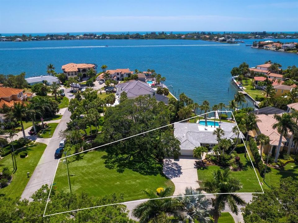 待售: $2,800,000 (4 贝兹, 3 浴室, 2748 平方英尺)