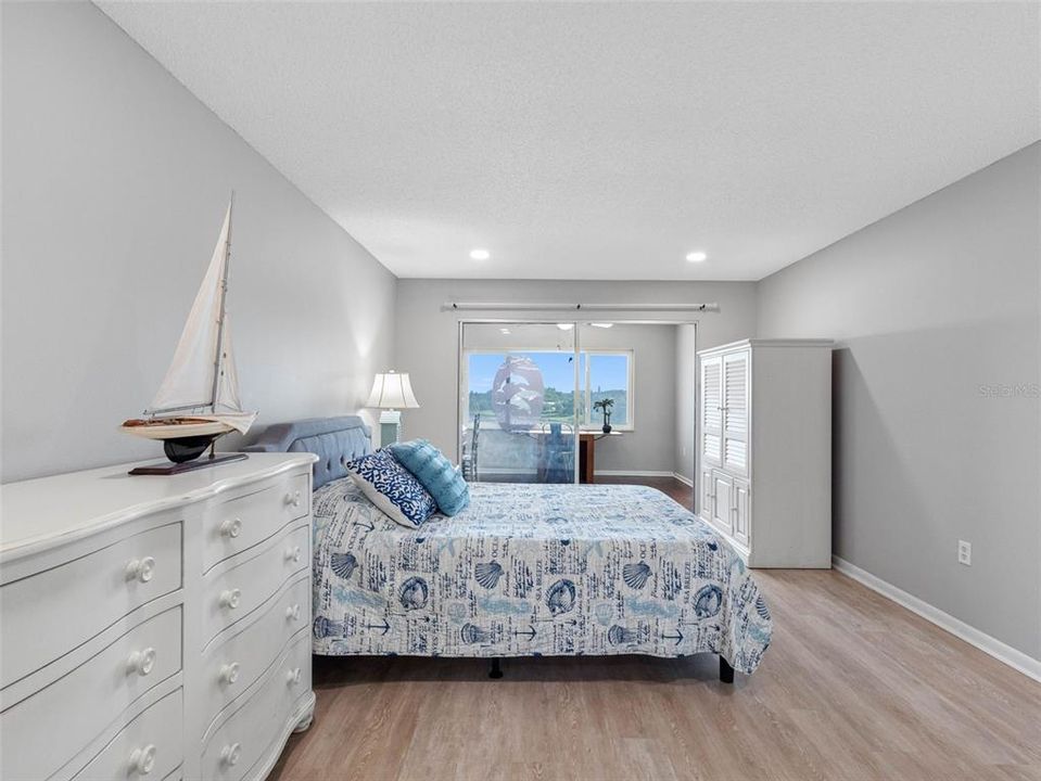 На продажу: $398,000 (2 спален, 2 ванн, 1580 Квадратных фут)