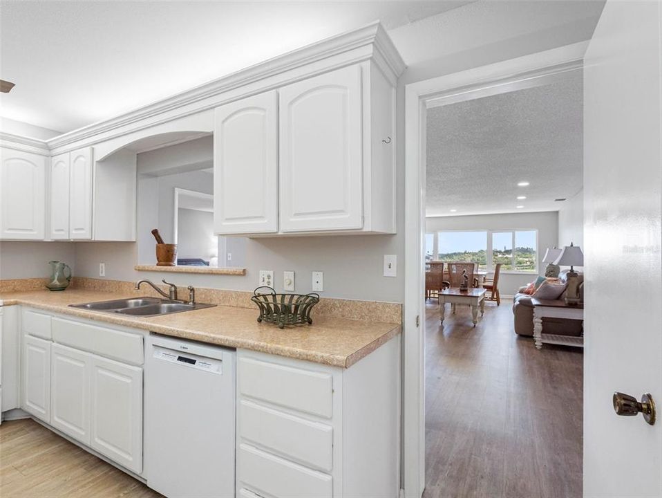 На продажу: $398,000 (2 спален, 2 ванн, 1580 Квадратных фут)