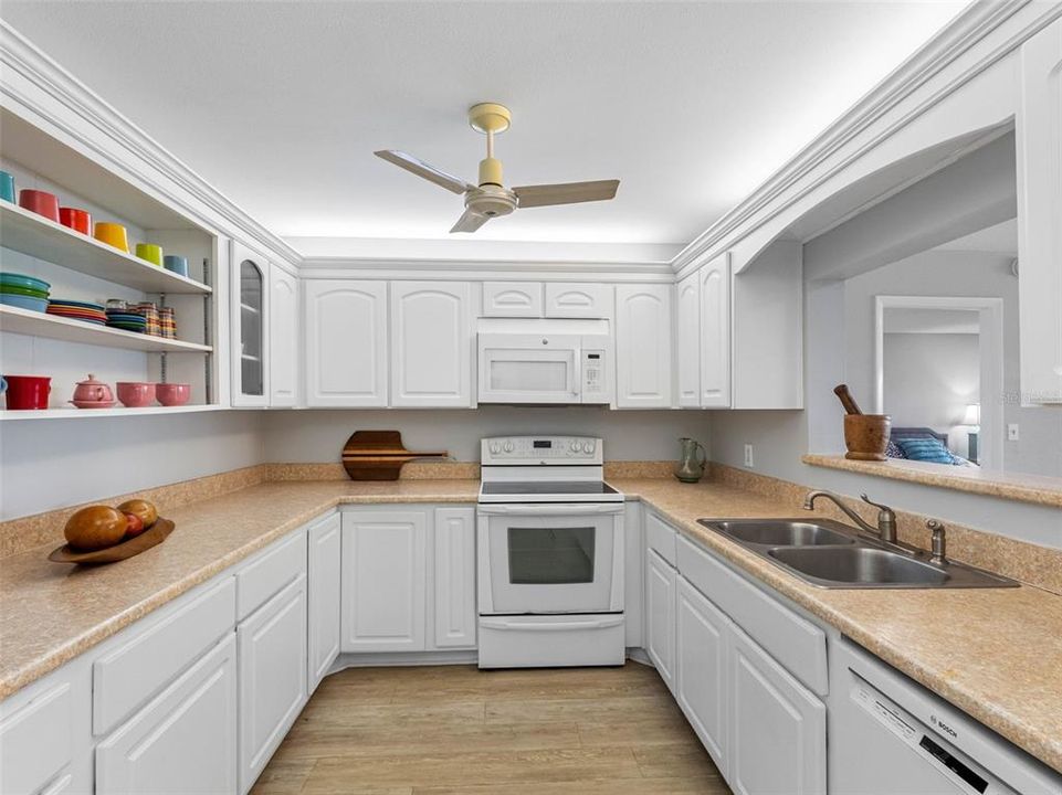 На продажу: $398,000 (2 спален, 2 ванн, 1580 Квадратных фут)