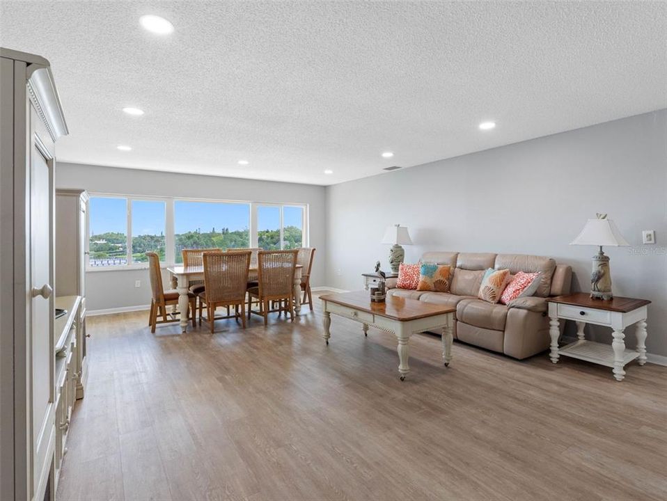 На продажу: $398,000 (2 спален, 2 ванн, 1580 Квадратных фут)