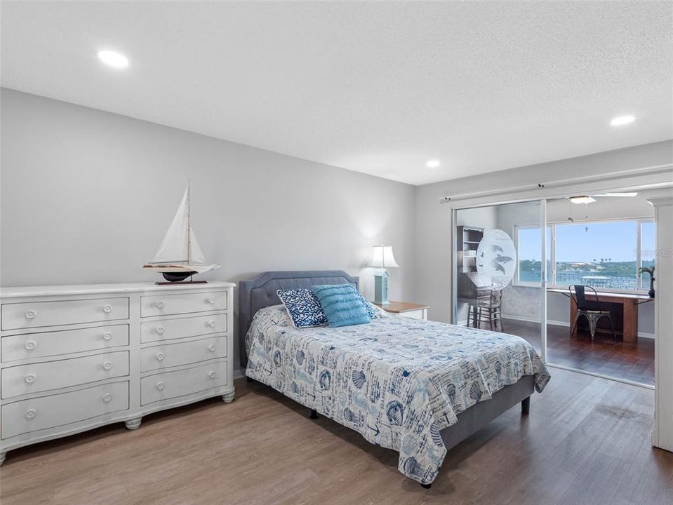 На продажу: $398,000 (2 спален, 2 ванн, 1580 Квадратных фут)