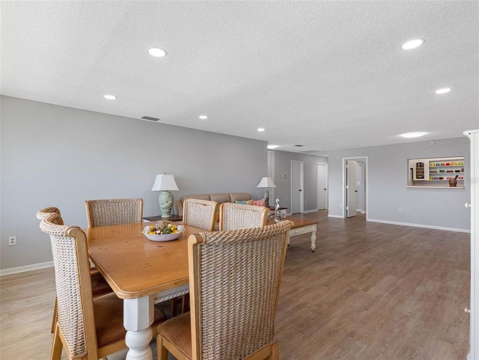 На продажу: $398,000 (2 спален, 2 ванн, 1580 Квадратных фут)