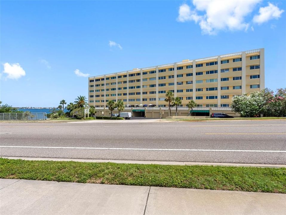 На продажу: $398,000 (2 спален, 2 ванн, 1580 Квадратных фут)