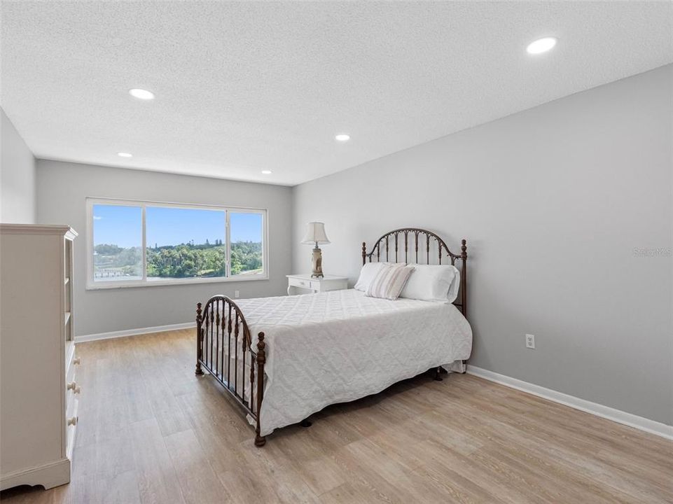 На продажу: $398,000 (2 спален, 2 ванн, 1580 Квадратных фут)