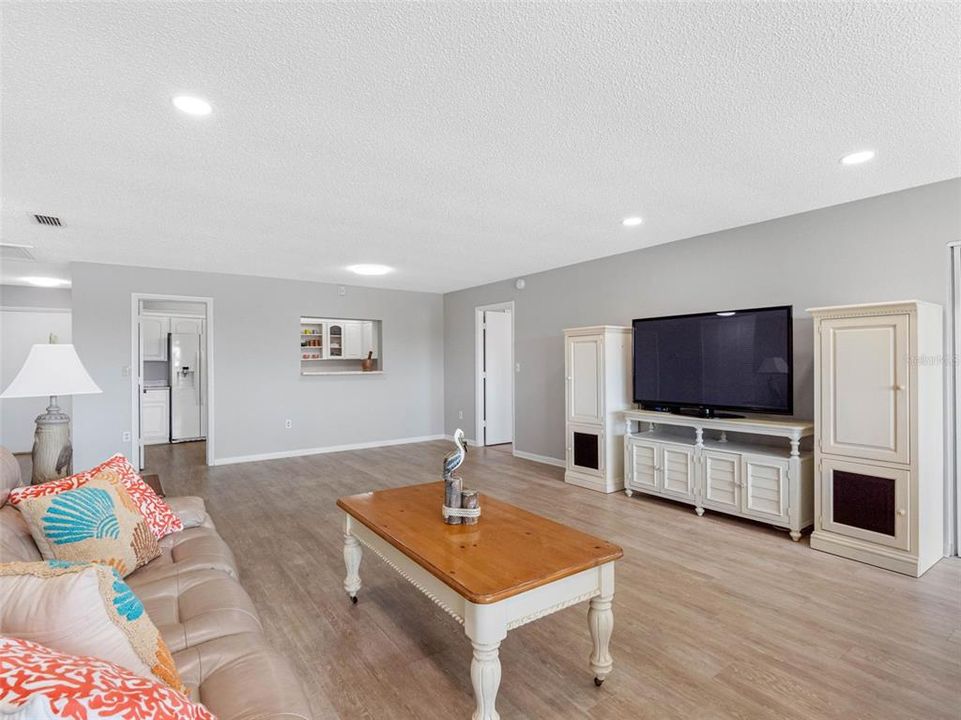 На продажу: $398,000 (2 спален, 2 ванн, 1580 Квадратных фут)