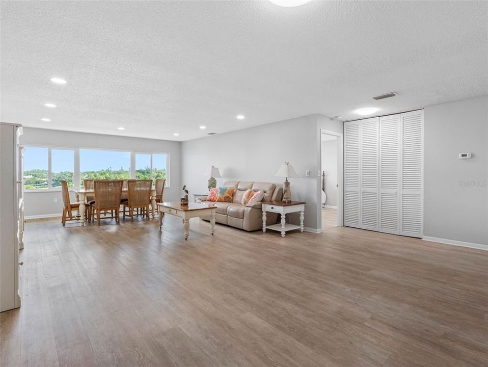 На продажу: $398,000 (2 спален, 2 ванн, 1580 Квадратных фут)