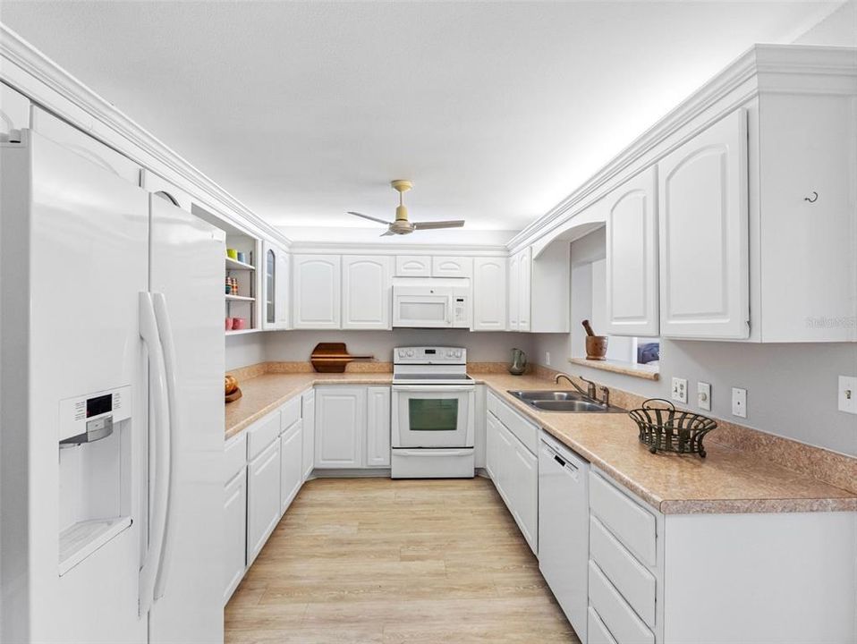 На продажу: $398,000 (2 спален, 2 ванн, 1580 Квадратных фут)