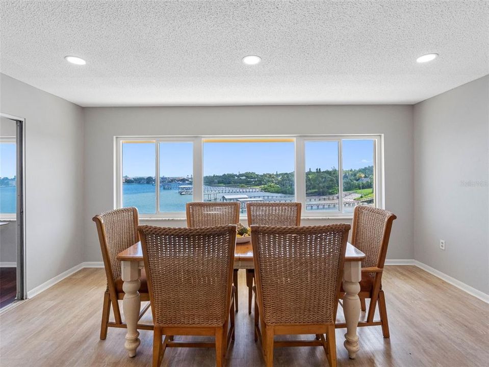 На продажу: $398,000 (2 спален, 2 ванн, 1580 Квадратных фут)