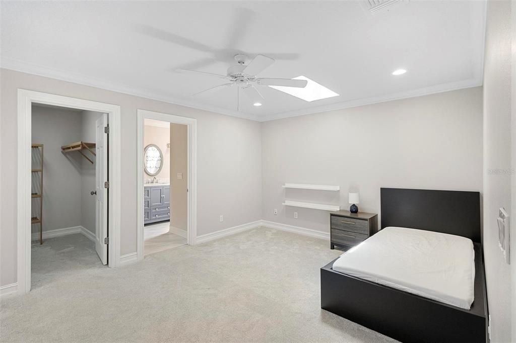 合同活跃: $1,890,000 (3 贝兹, 3 浴室, 3104 平方英尺)