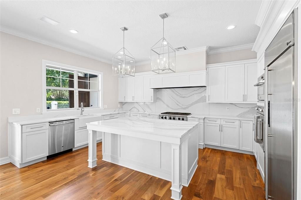 合同活跃: $1,890,000 (3 贝兹, 3 浴室, 3104 平方英尺)