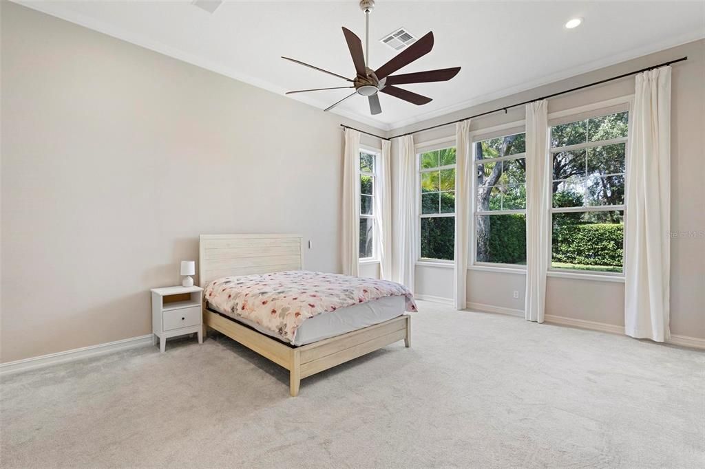 合同活跃: $1,890,000 (3 贝兹, 3 浴室, 3104 平方英尺)