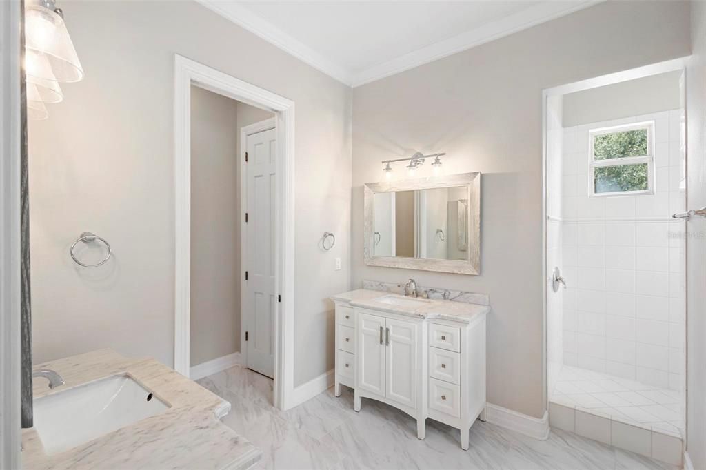 合同活跃: $1,890,000 (3 贝兹, 3 浴室, 3104 平方英尺)