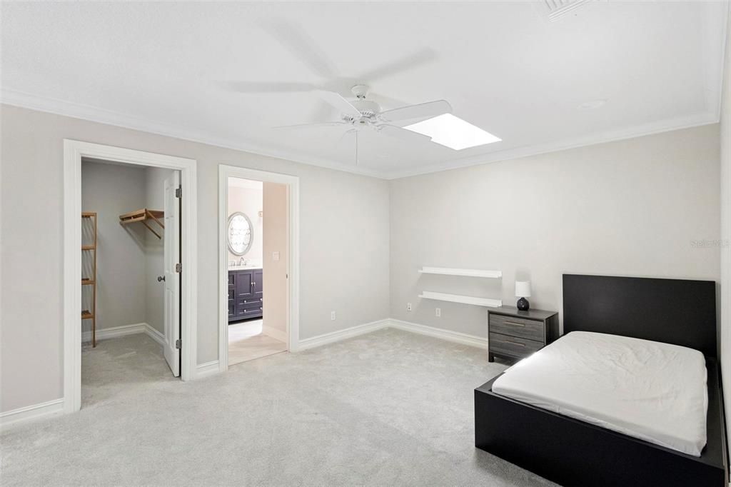 合同活跃: $1,890,000 (3 贝兹, 3 浴室, 3104 平方英尺)