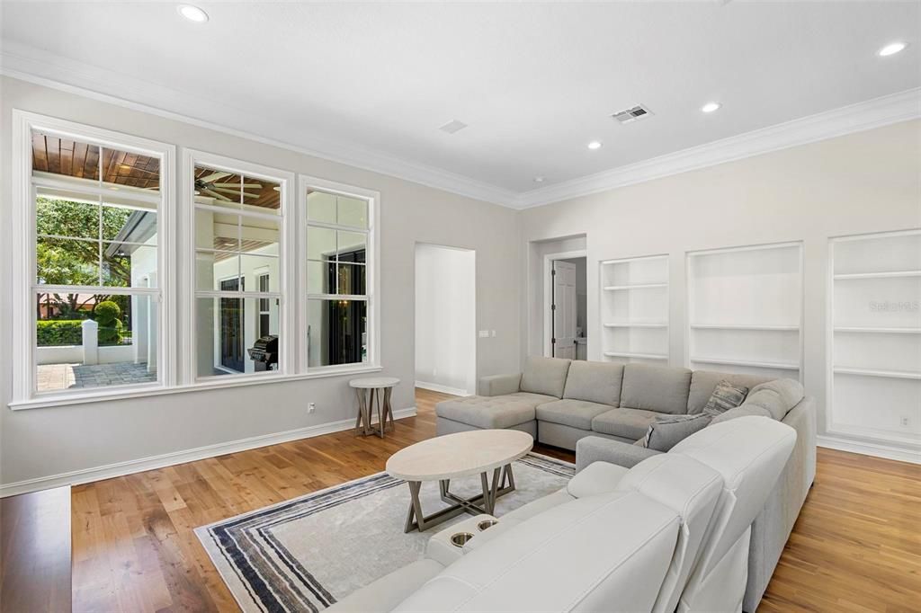 合同活跃: $1,890,000 (3 贝兹, 3 浴室, 3104 平方英尺)