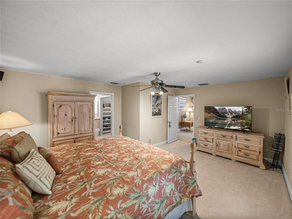 En Venta: $1,199,000 (3 camas, 3 baños, 2713 Pies cuadrados)