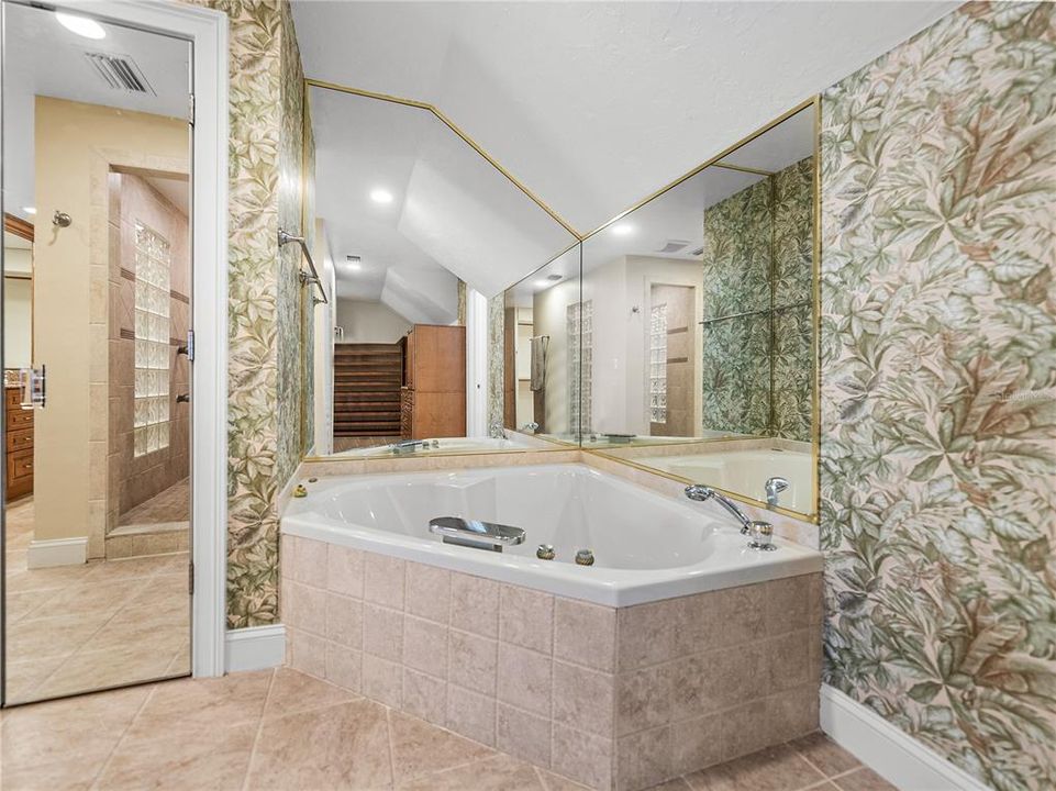 En Venta: $1,199,000 (3 camas, 3 baños, 2713 Pies cuadrados)