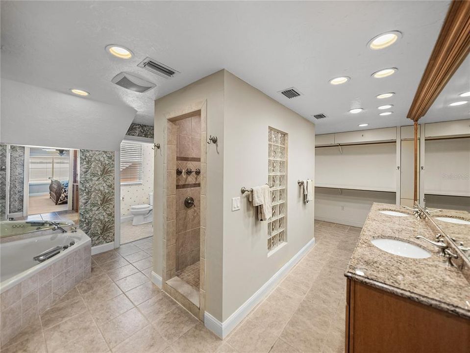 En Venta: $1,199,000 (3 camas, 3 baños, 2713 Pies cuadrados)