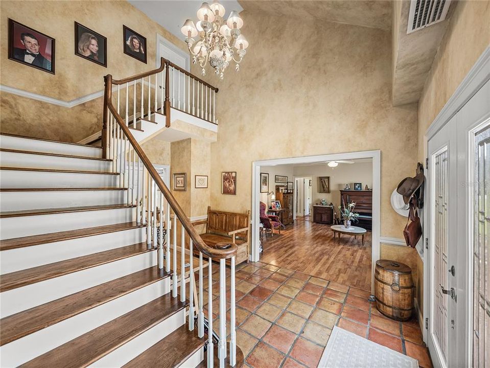 En Venta: $1,199,000 (3 camas, 3 baños, 2713 Pies cuadrados)