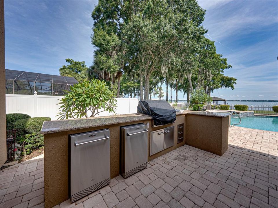 En Venta: $1,199,000 (3 camas, 3 baños, 2713 Pies cuadrados)