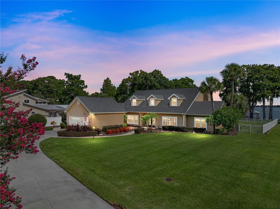 En Venta: $1,199,000 (3 camas, 3 baños, 2713 Pies cuadrados)