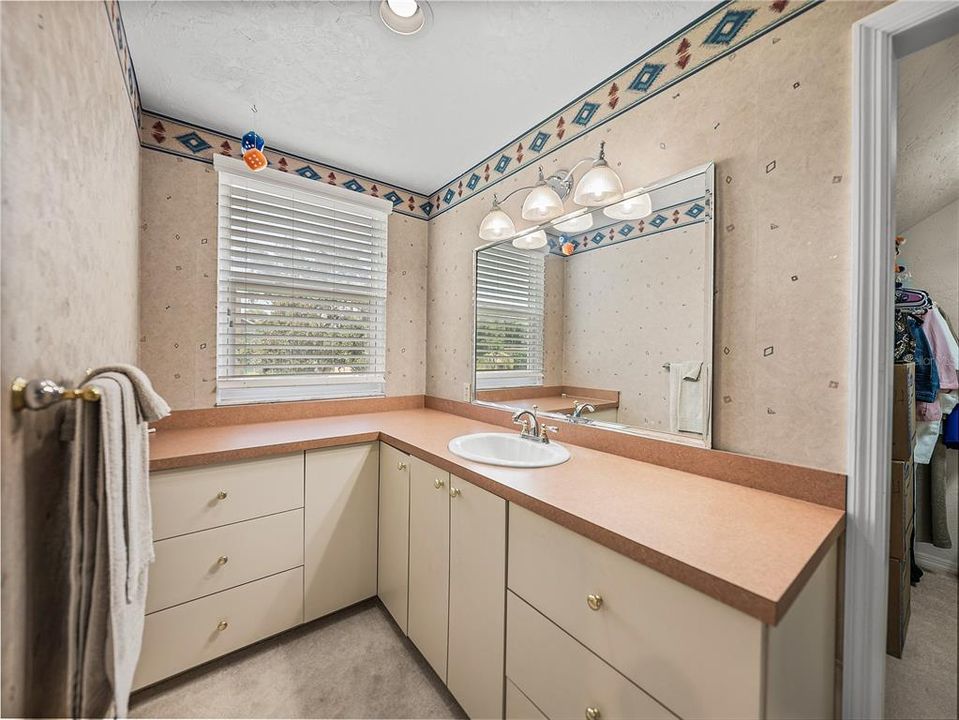 En Venta: $1,199,000 (3 camas, 3 baños, 2713 Pies cuadrados)