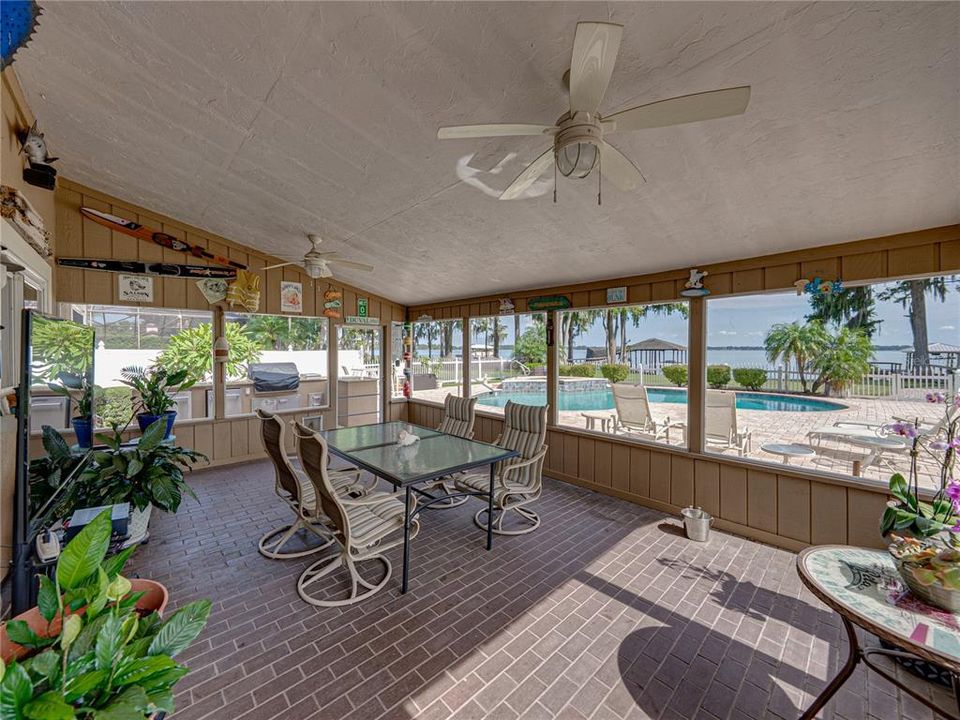 En Venta: $1,199,000 (3 camas, 3 baños, 2713 Pies cuadrados)