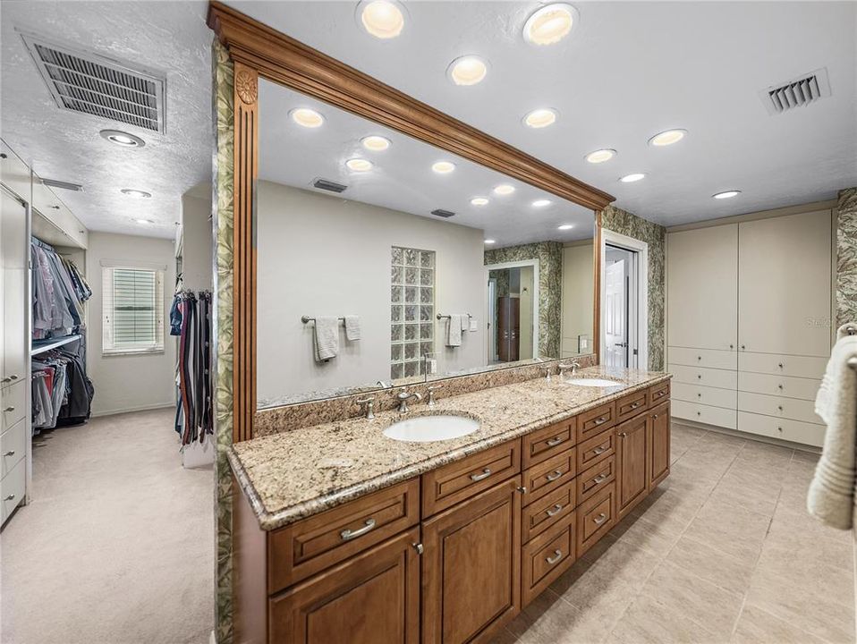 En Venta: $1,199,000 (3 camas, 3 baños, 2713 Pies cuadrados)